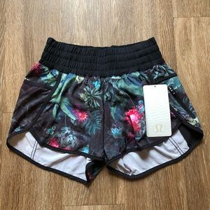 NWT lulu 🍋 Tracker Shorts-Curious Jungle Print